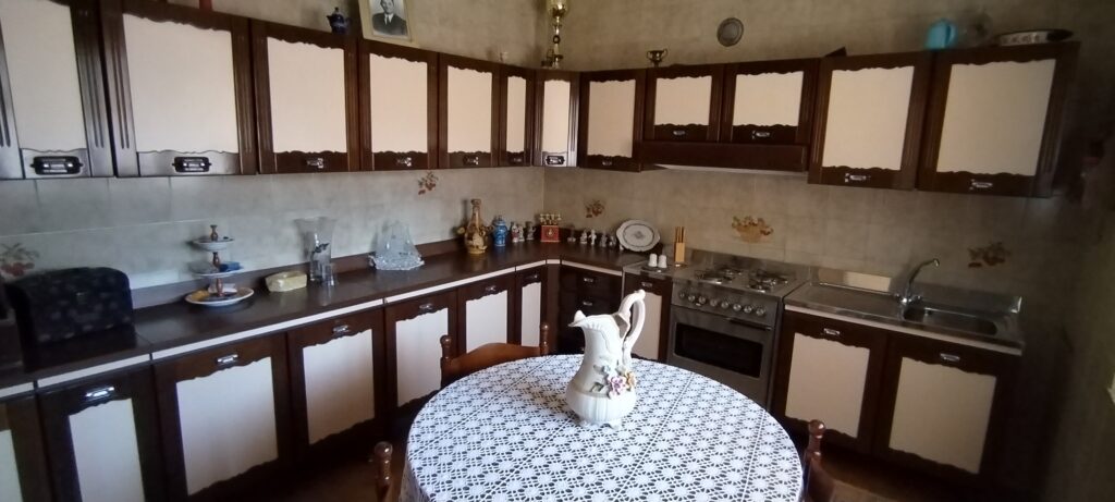 Villa with land in Mingarelli hamlet (via Mingarelli, 1)