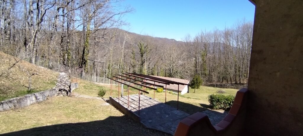 Villa with land in Mingarelli hamlet (via Mingarelli, 1)
