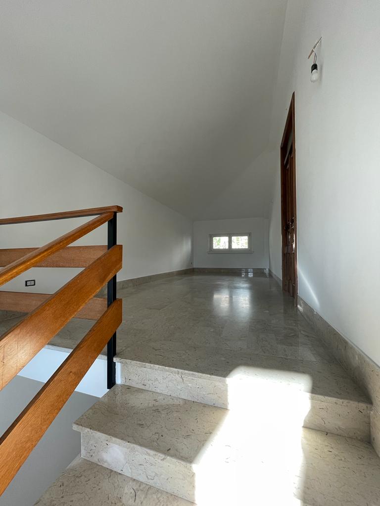 Attico nel centro urbano (via Lacava, 34)