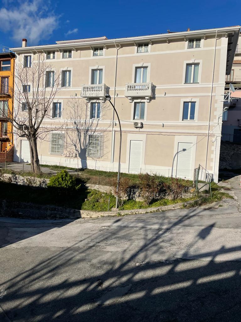 Attico nel centro urbano (via Lacava, 34)