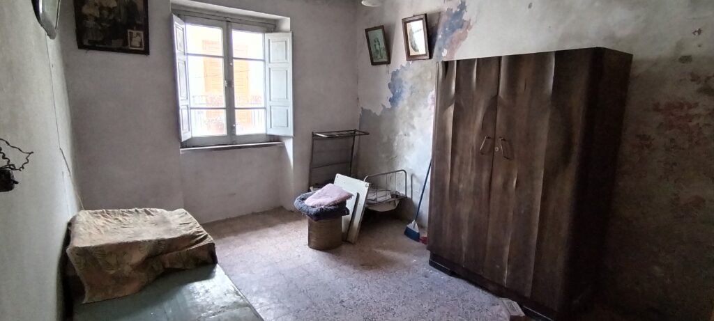 Casa indipendente nel centro urbano (via Esopo, 4)