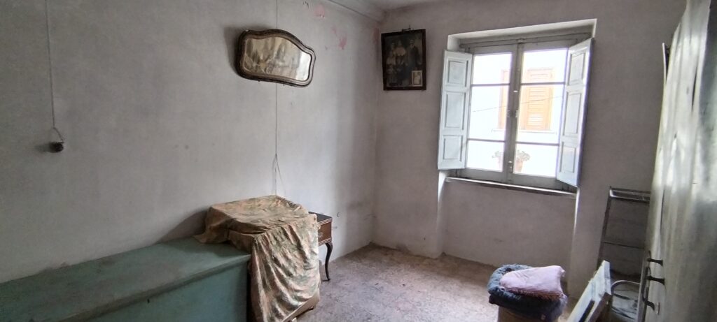 Casa indipendente nel centro urbano (via Esopo, 4)
