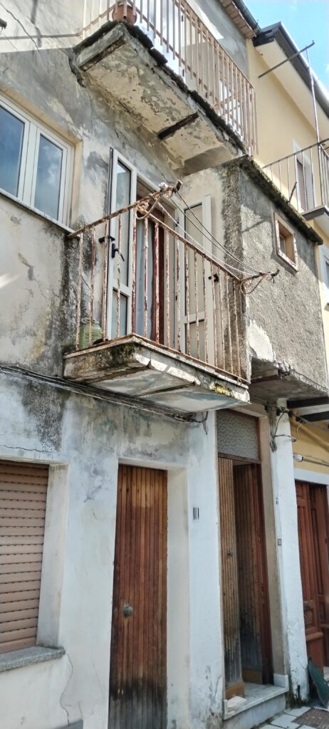 Casa indipendente nel centro urbano (via Bonghi, 8)