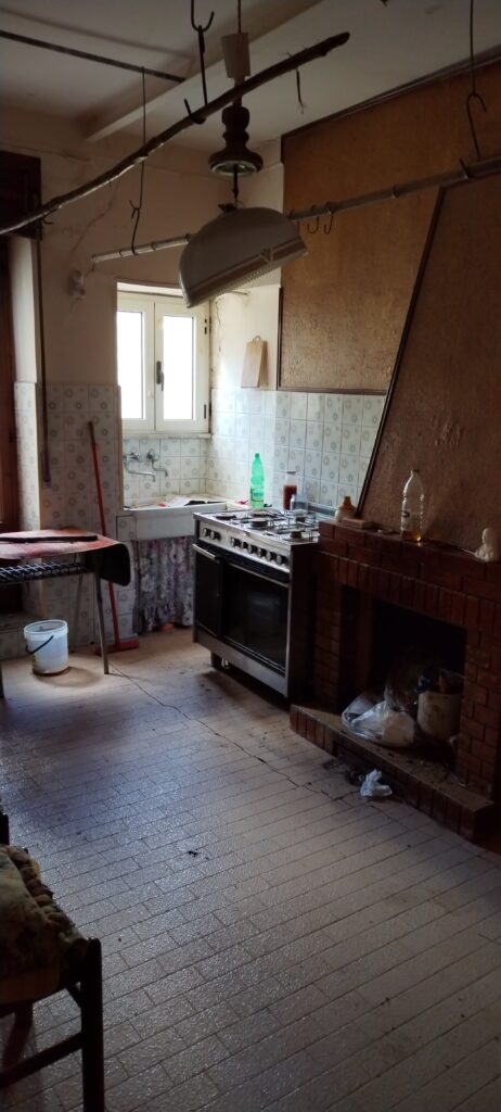 Casa indipendente nel centro urbano (via Bonghi, 8)