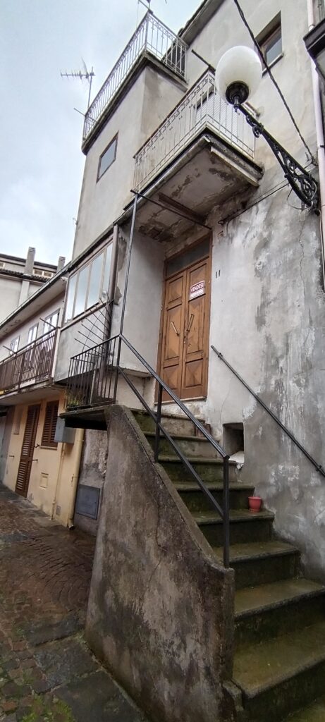 Casa indipendente nel centro urbano (via Plauto, 11)