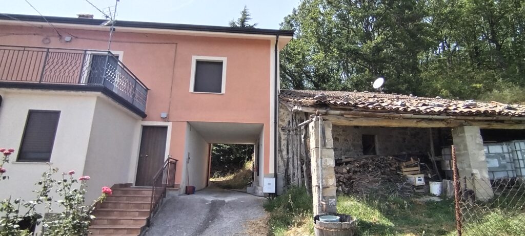 Detached house in a rural area (c.da Cursone, 6)