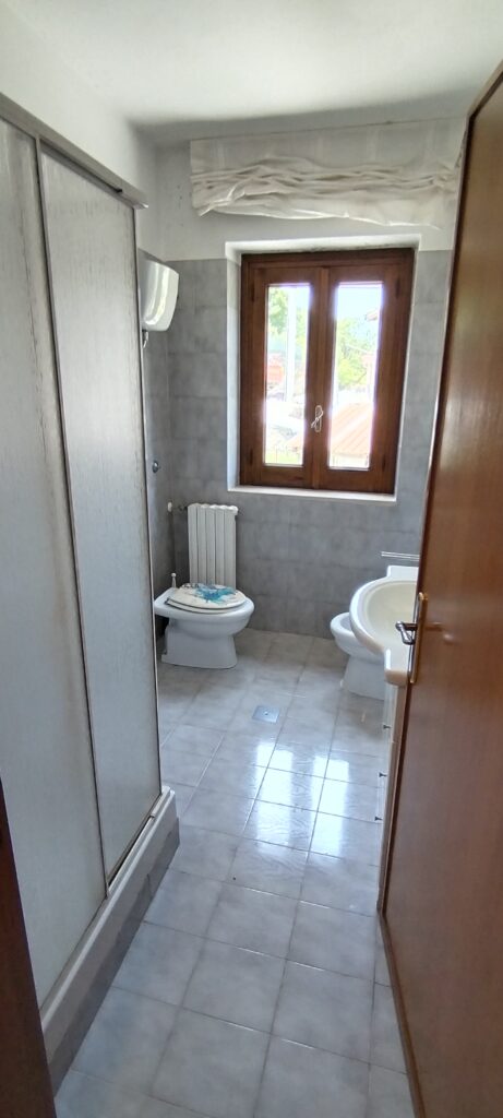 Detached house with land in Varrazzo hamlet (c.da Varrazzo, 25)
