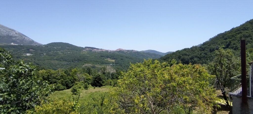 Detached house with land in Varrazzo hamlet (c.da Varrazzo, 25)