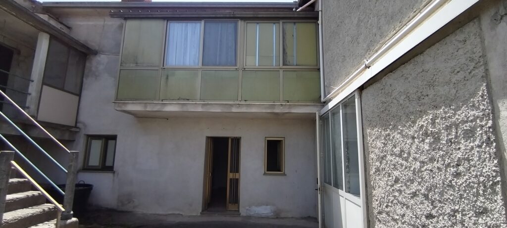 Detached house with land in Varrazzo hamlet (c.da Varrazzo, 25)