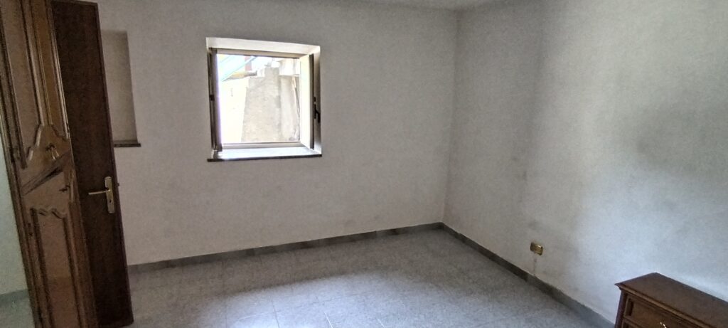 Detached house with land in Varrazzo hamlet (c.da Varrazzo, 25)