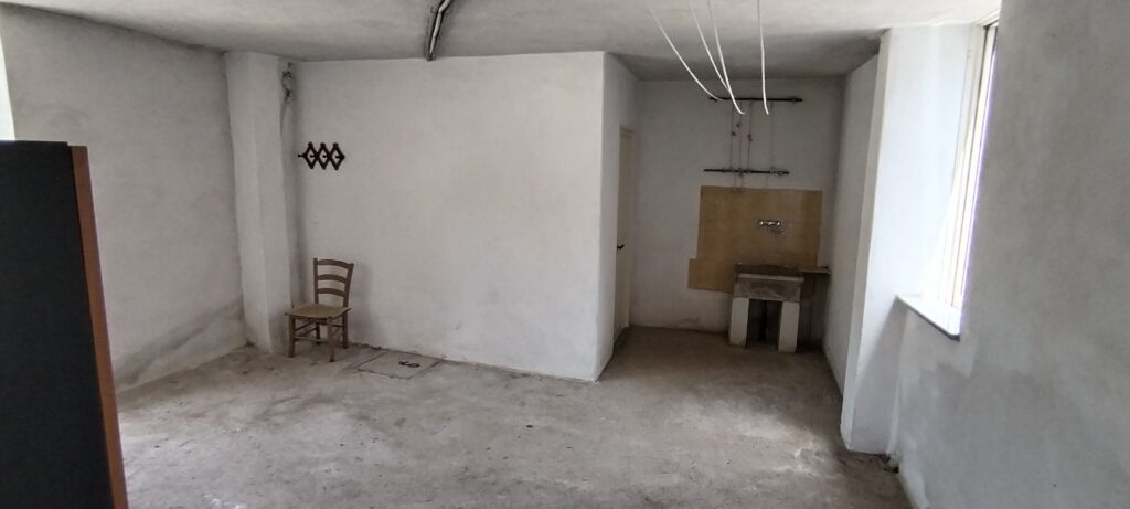 Detached house with land in Varrazzo hamlet (c.da Varrazzo, 25)