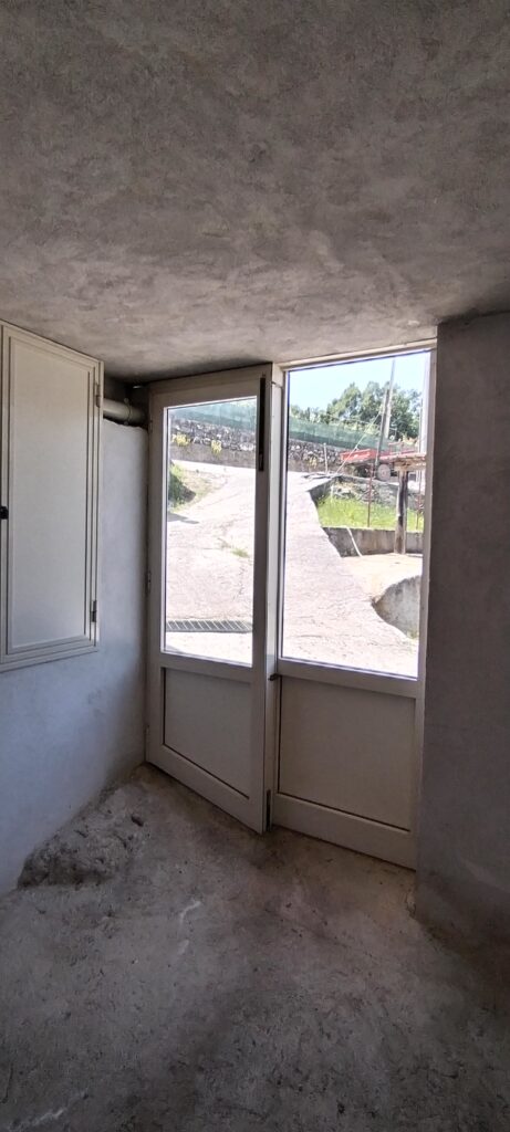 Detached house with land in Varrazzo hamlet (c.da Varrazzo, 25)
