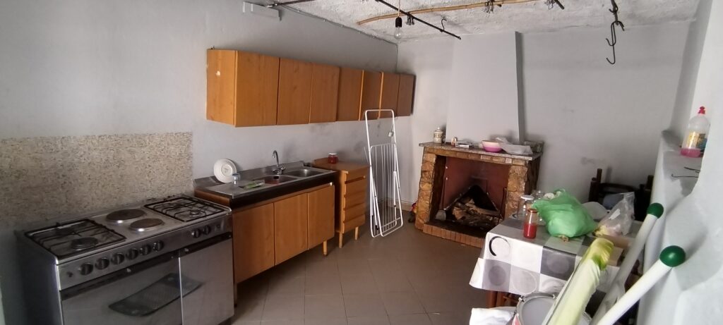 Detached house with land in Varrazzo hamlet (c.da Varrazzo, 25)