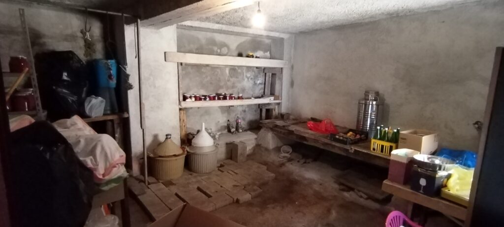 Detached house with land in Varrazzo hamlet (c.da Varrazzo, 25)