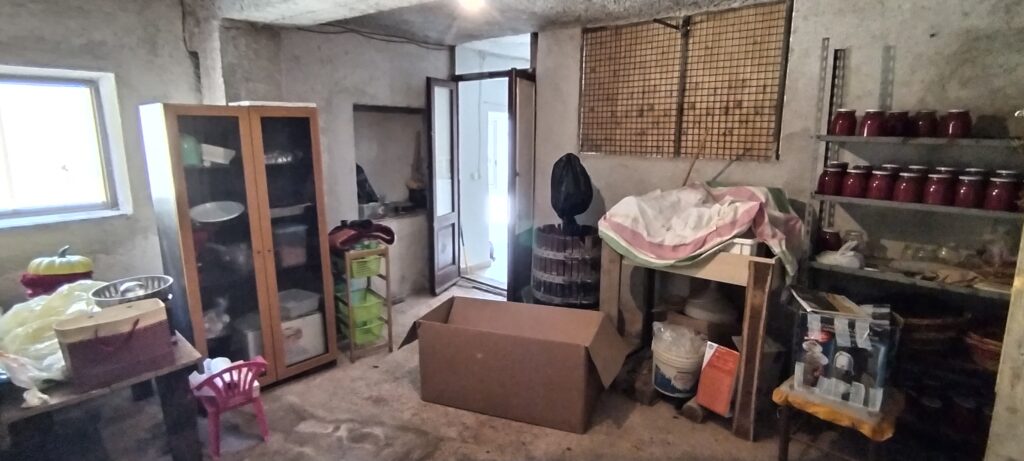 Detached house with land in Varrazzo hamlet (c.da Varrazzo, 25)
