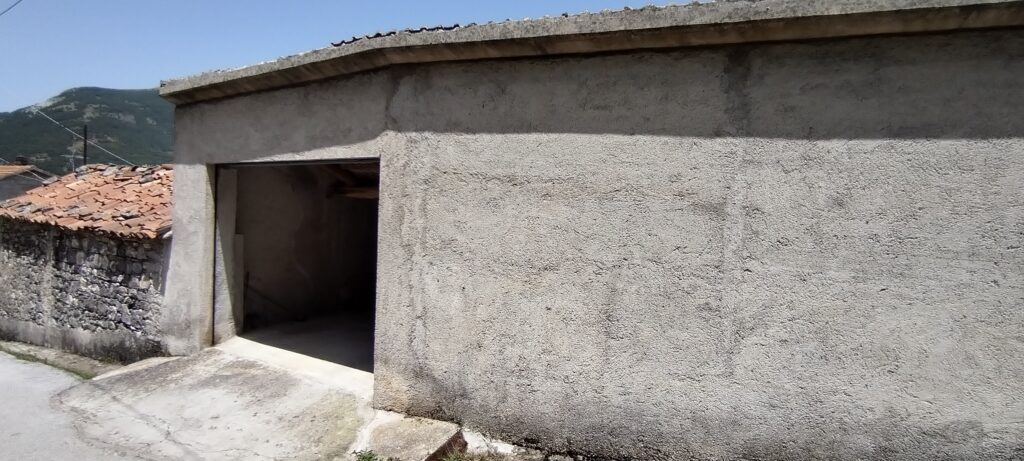 Detached house with land in Varrazzo hamlet (c.da Varrazzo, 25)