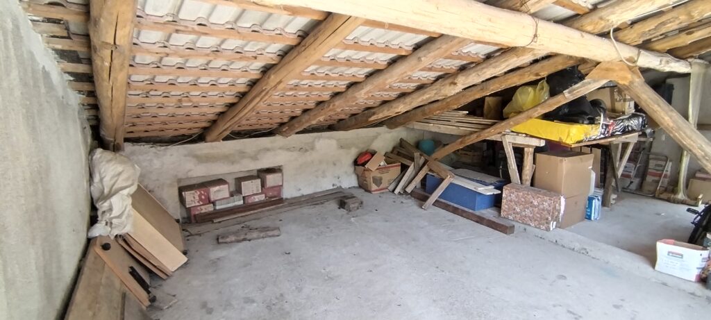 Detached house with land in Varrazzo hamlet (c.da Varrazzo, 25)