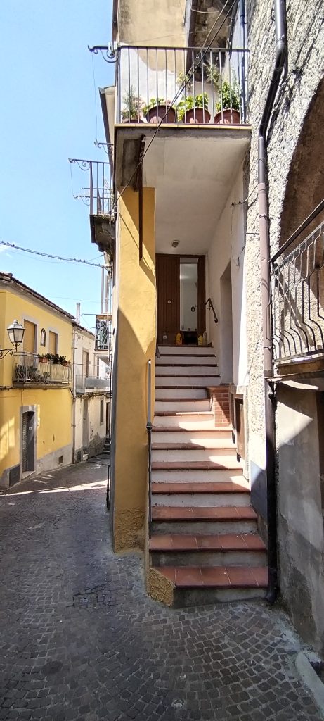 Detached house in the historic center (via Dante, 67)