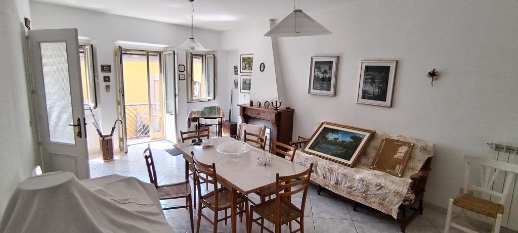 Detached house in the historic center (via Dante, 67)