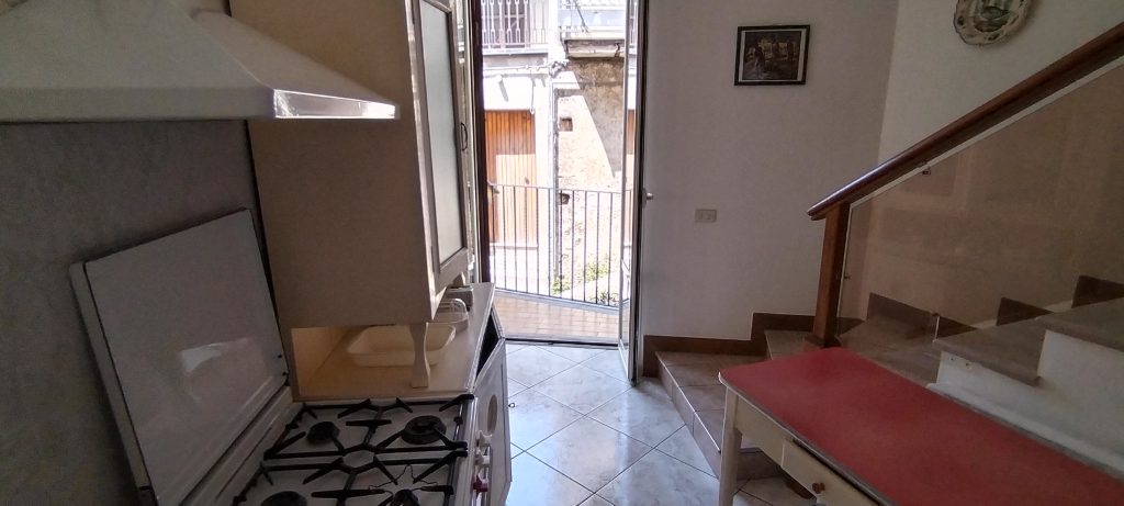 Detached house in the historic center (via Dante, 67)