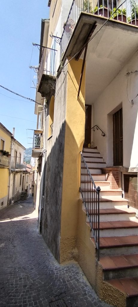 Detached house in the historic center (via Dante, 67)