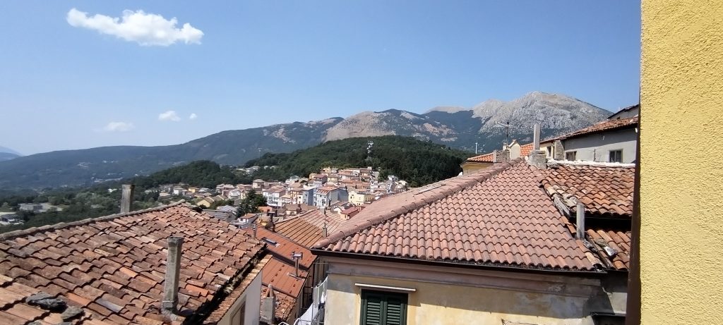 Detached house in the historic center (via Dante, 67)