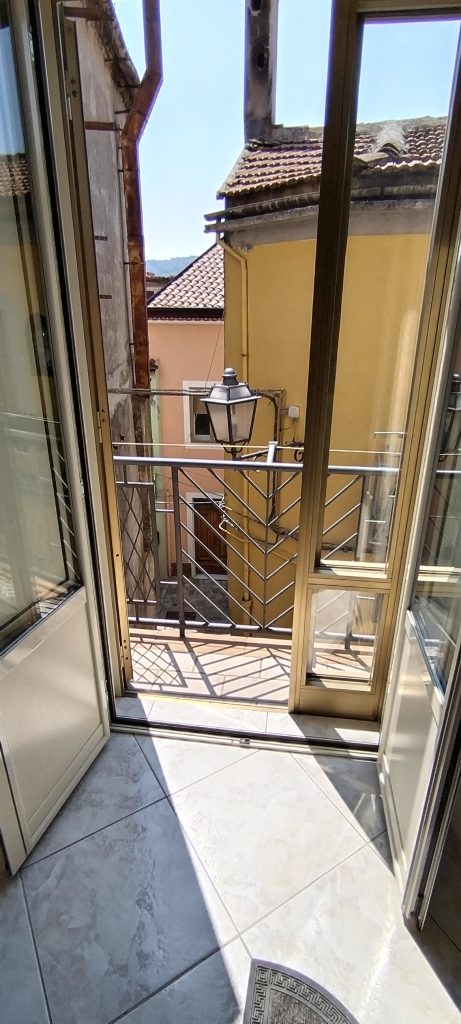 Detached house in the historic center (via Dante, 67)