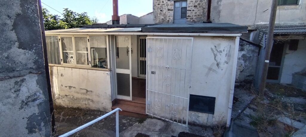 Casa indipendente con terreno e garage (c.da Mirricchio, 3-4)