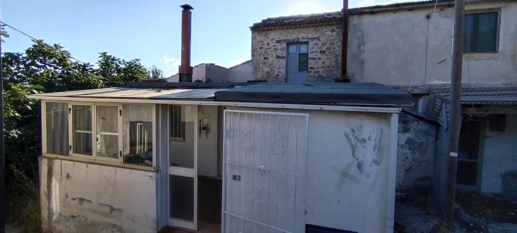 Casa indipendente con terreno e garage (c.da Mirricchio, 3-4)