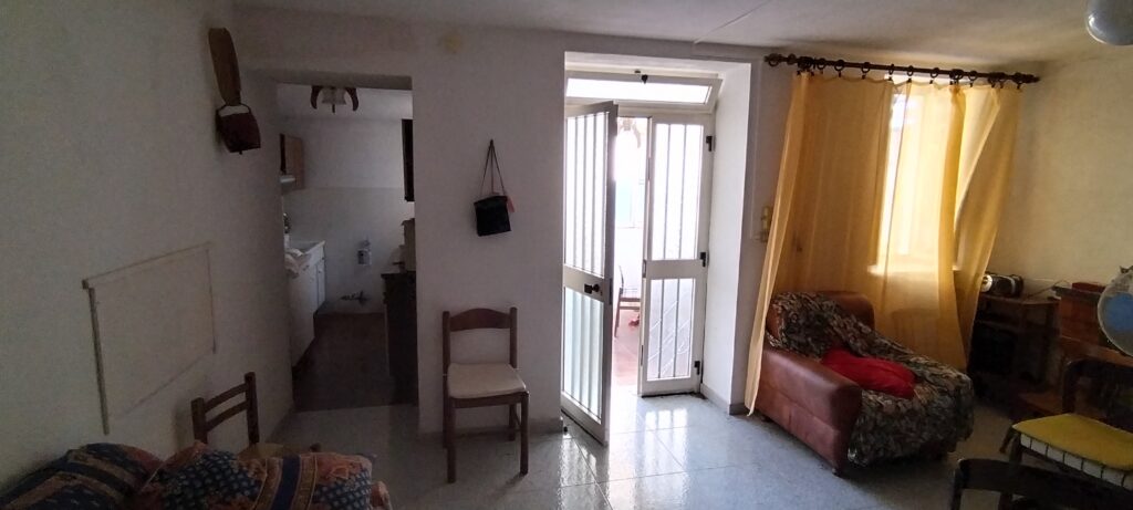 Casa indipendente con terreno e garage (c.da Mirricchio, 3-4)