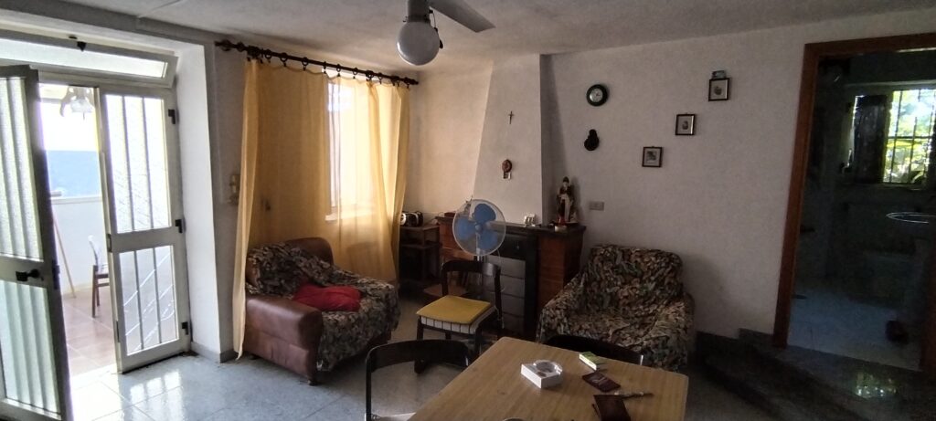 Casa indipendente con terreno e garage (c.da Mirricchio, 3-4)