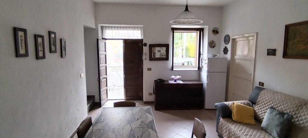 Detached house in the urban centre (via Preti, 30)