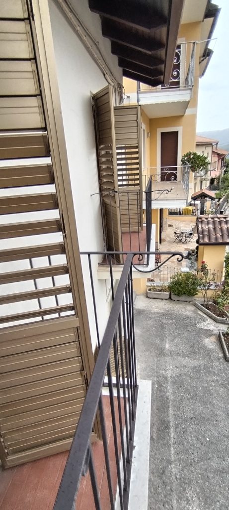 Detached house in the urban centre (via Preti, 30)