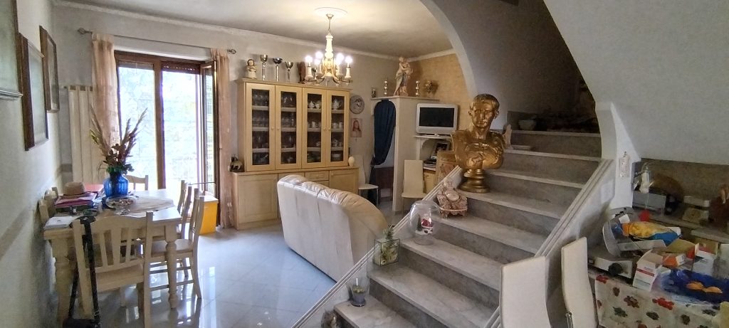 Casa indipendente nel centro urbano (via Roma, 37)
