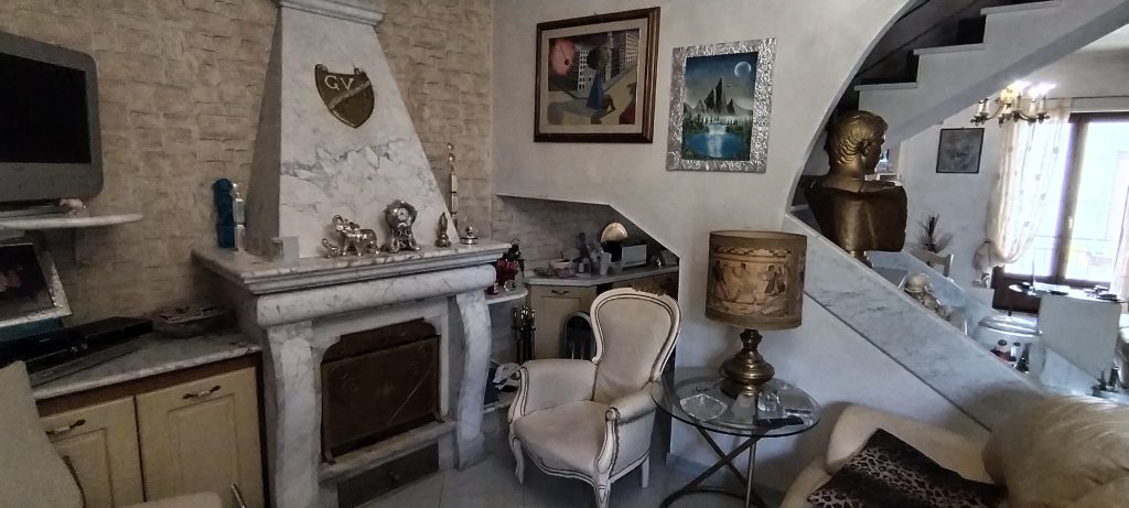 Casa indipendente nel centro urbano (via Roma, 37)