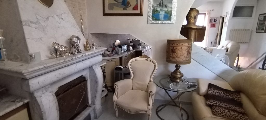 Casa indipendente nel centro urbano (via Roma, 37)