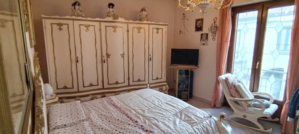 Casa indipendente nel centro urbano (via Roma, 37)