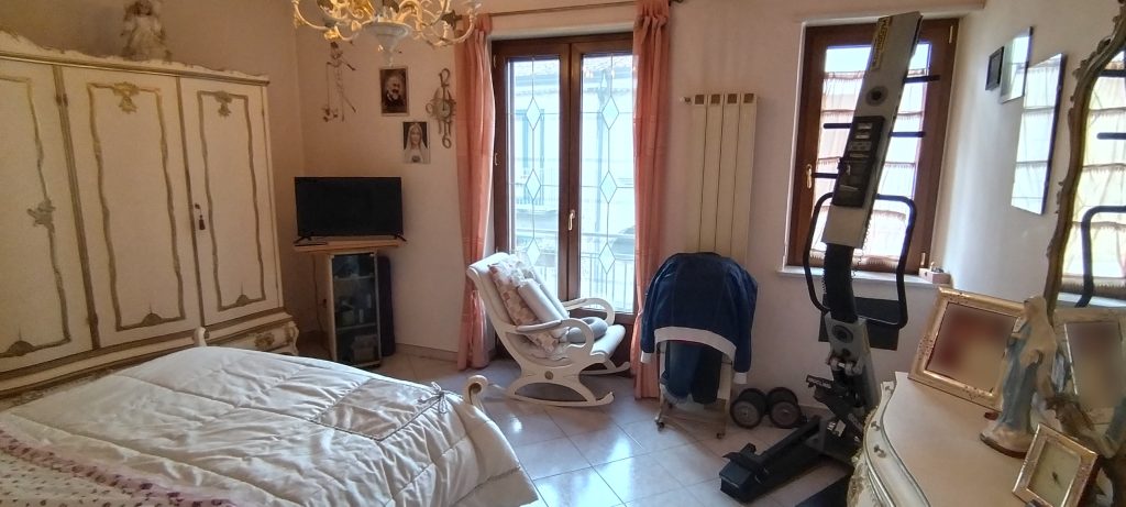 Casa indipendente nel centro urbano (via Roma, 37)