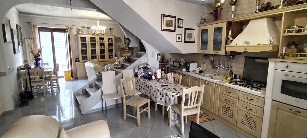 Casa indipendente nel centro urbano (via Roma, 37)