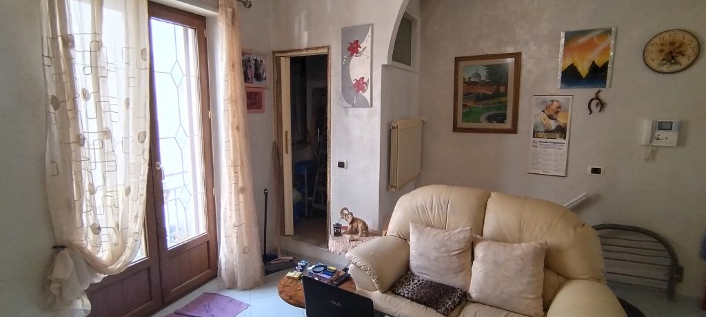 Casa indipendente nel centro urbano (via Roma, 37)