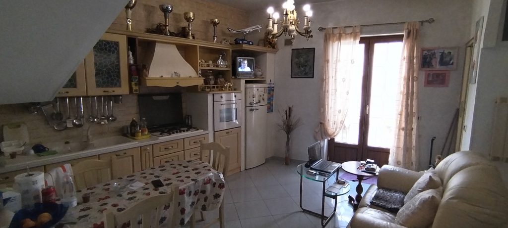 Casa indipendente nel centro urbano (via Roma, 37)