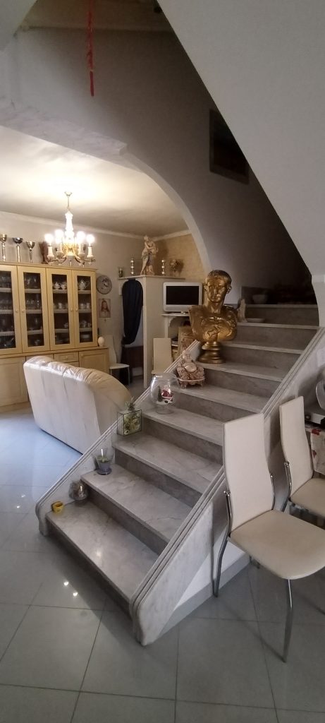 Casa indipendente nel centro urbano (via Roma, 37)