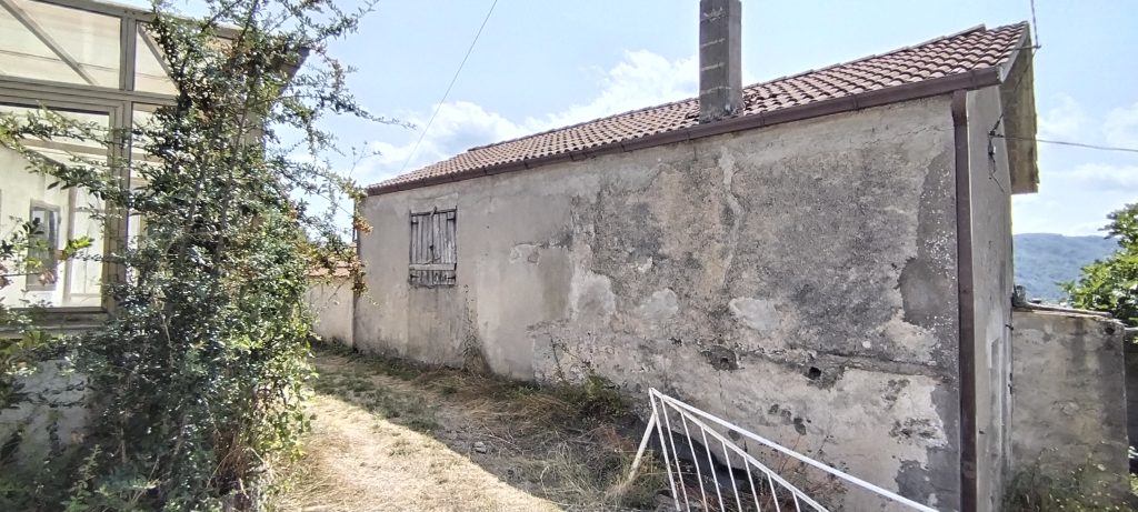 Casa indipendente con terreno in un’area rurale (c.da Mirricchio, 6)