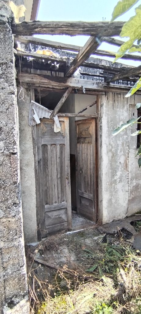 Casa indipendente con terreno in un’area rurale (c.da Mirricchio, 6)