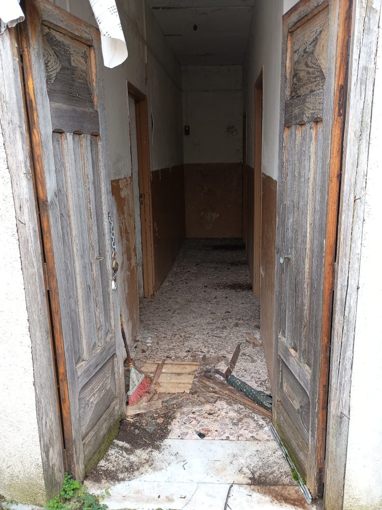 Casa indipendente con terreno in un’area rurale (c.da Mirricchio, 6)