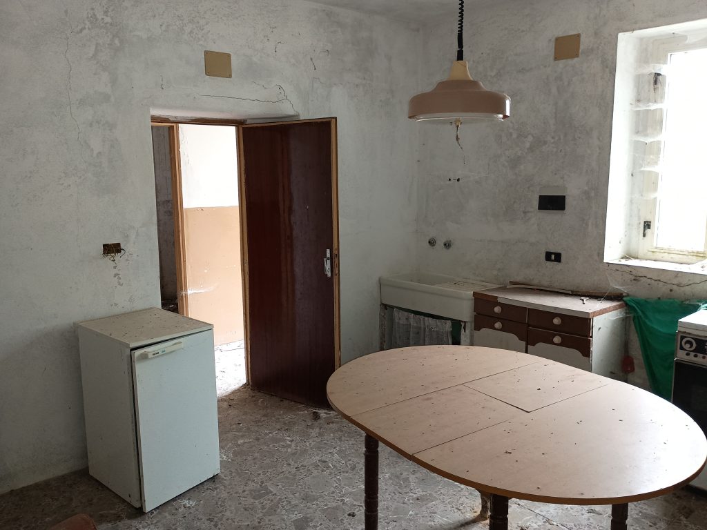 Casa indipendente con terreno in un’area rurale (c.da Mirricchio, 6)