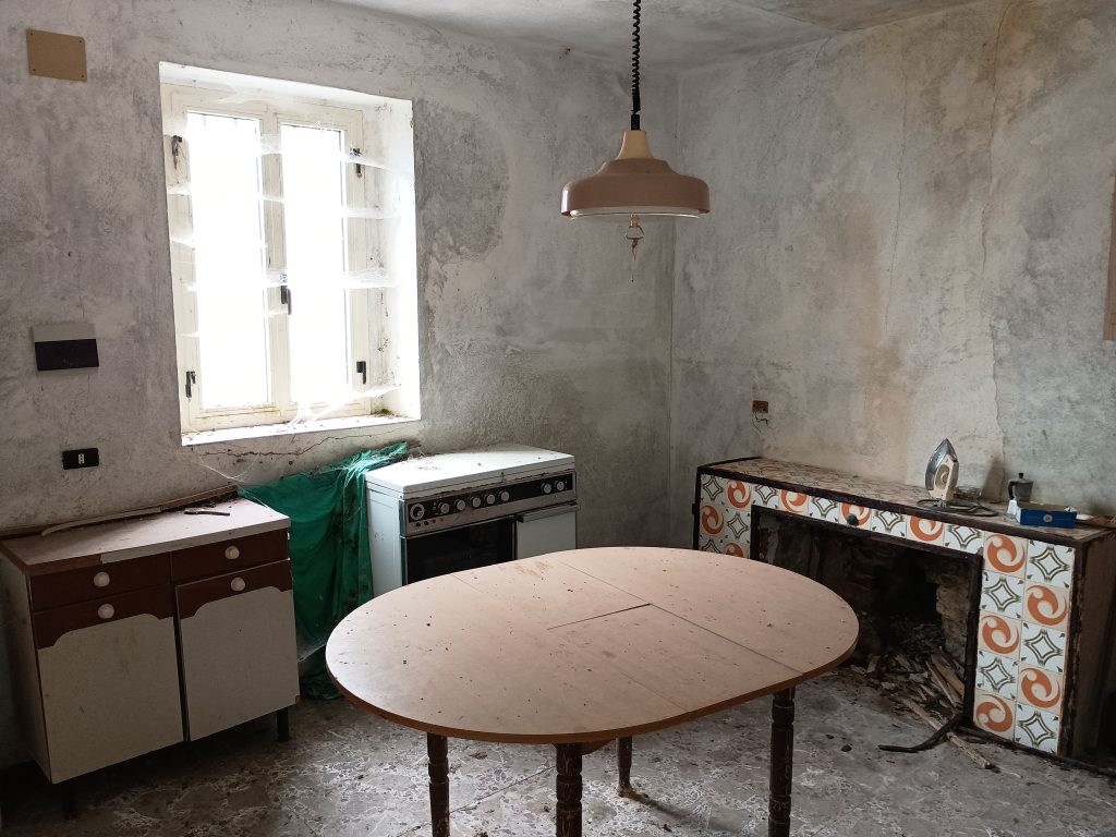 Casa indipendente con terreno in un’area rurale (c.da Mirricchio, 6)