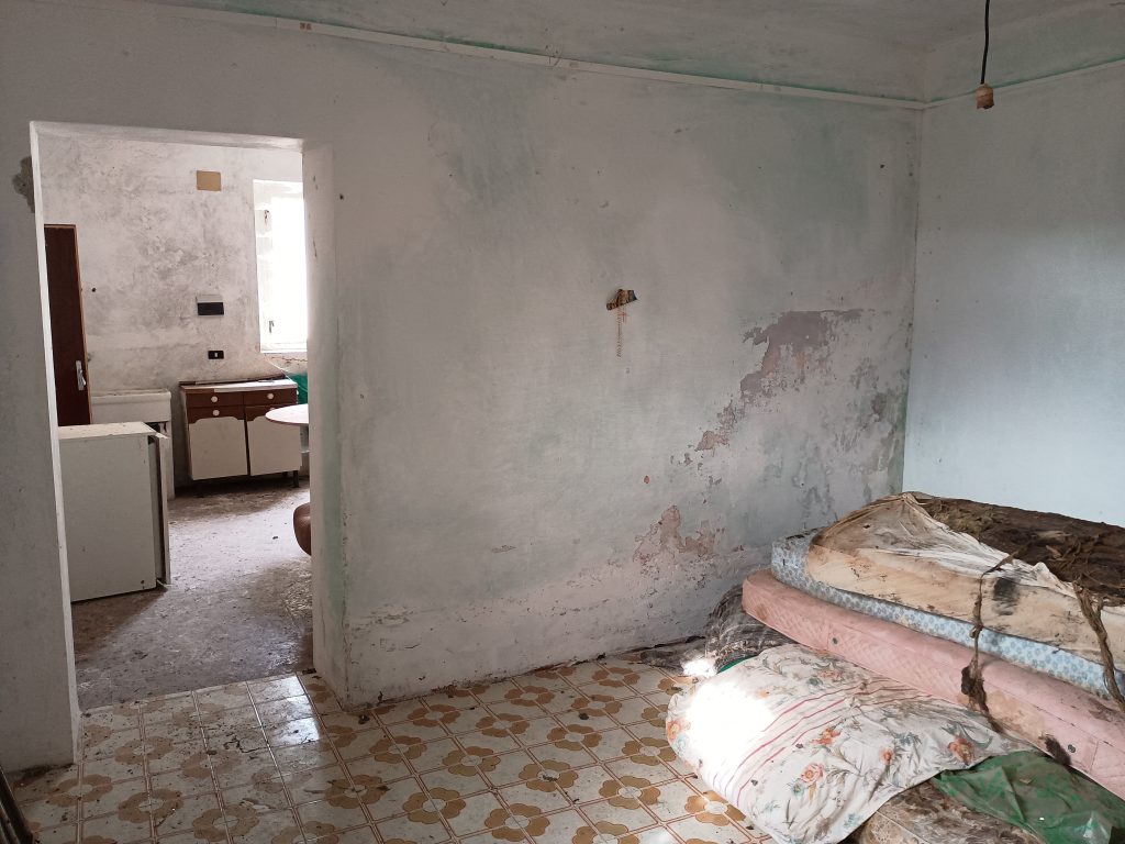 Casa indipendente con terreno in un’area rurale (c.da Mirricchio, 6)