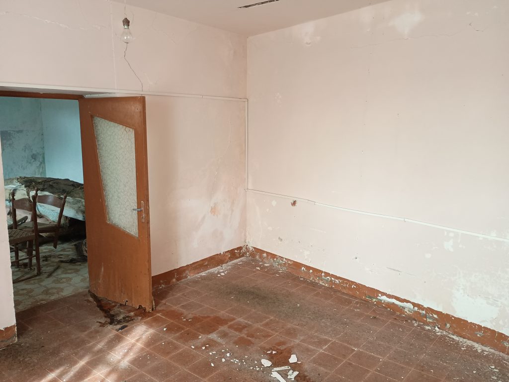 Casa indipendente con terreno in un’area rurale (c.da Mirricchio, 6)