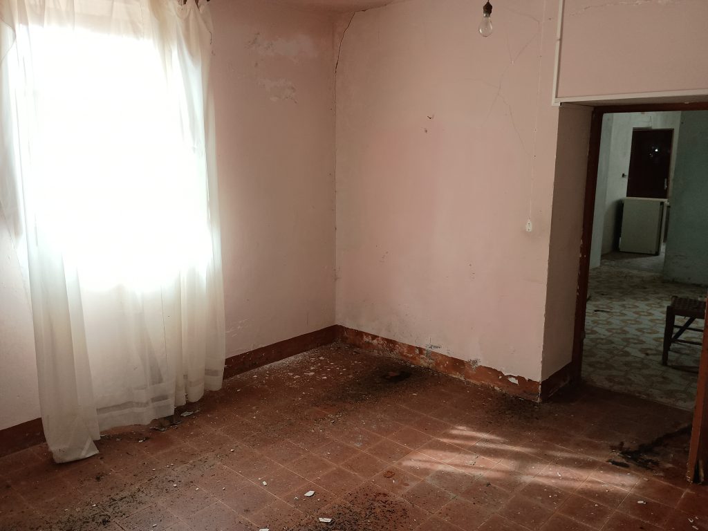 Casa indipendente con terreno in un’area rurale (c.da Mirricchio, 6)